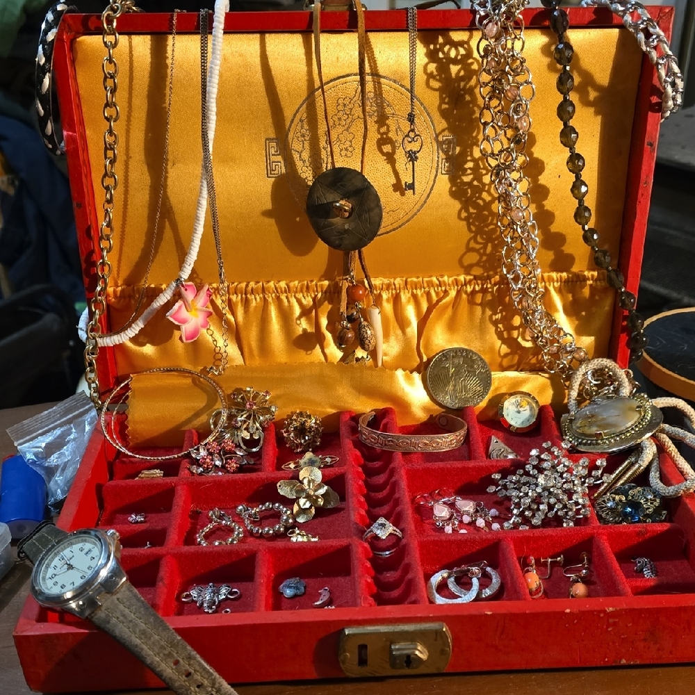 ESTATE JEWELRY.